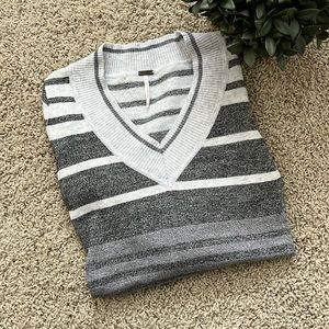 XS Poof Long Sleeved V-Neck Top